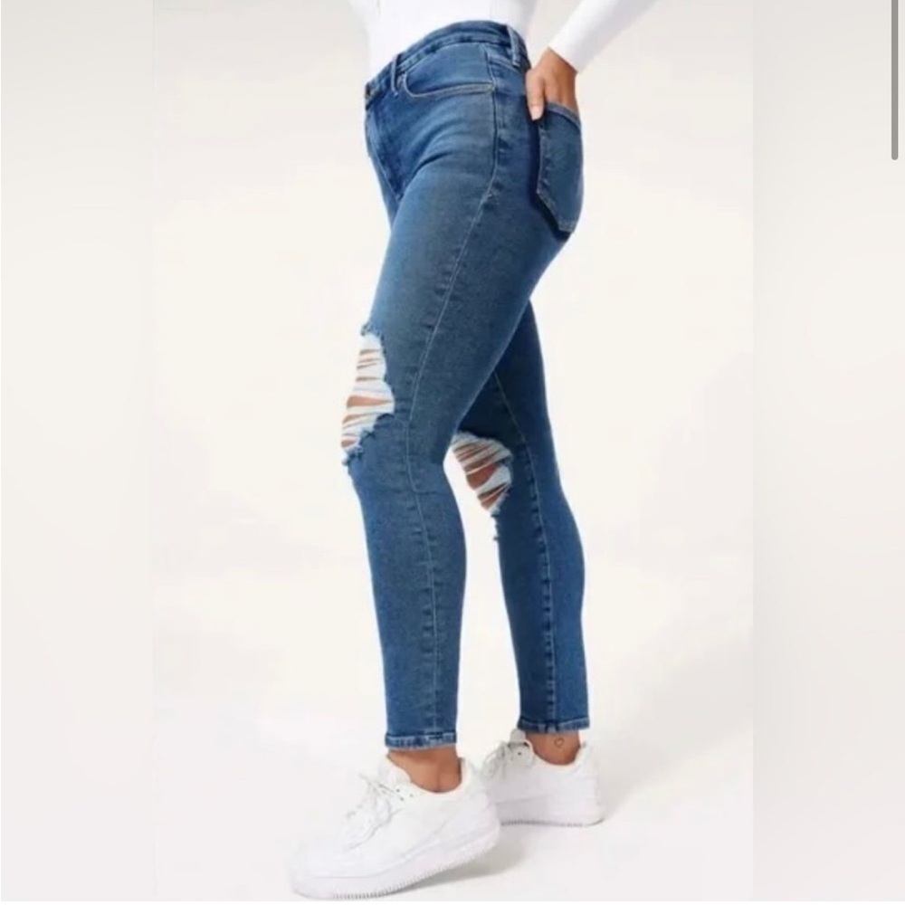 Good American Good Waist Crop Jeans in Blue855